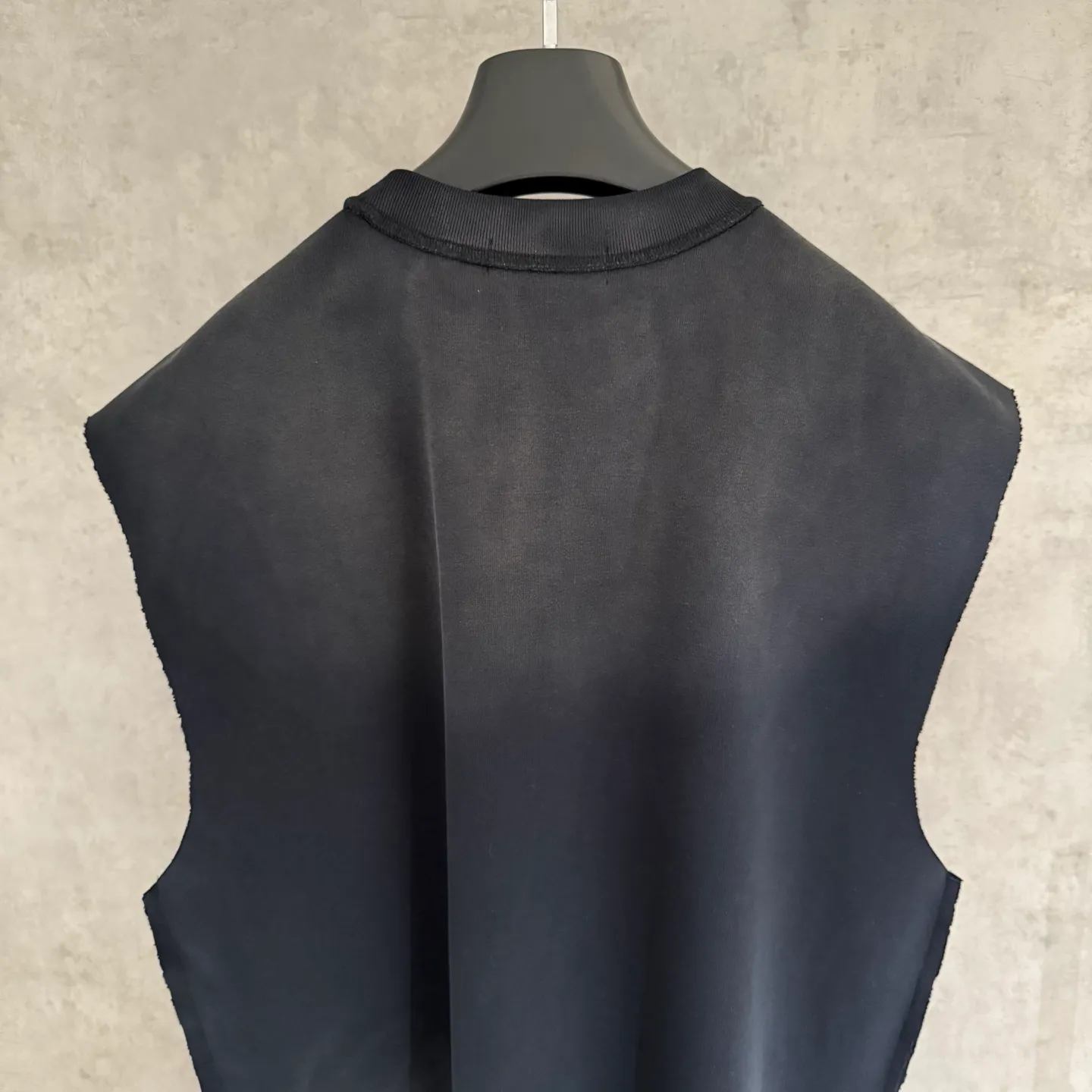 🅿️200 [Strict quality control] CH Crow Heart Sleeveless Round Neck T-shirt 320g heavy-duty composite fabric The upper body is wide and stylish Ice-feeling experience on the inside Waist side splicing tailoring Spray horse slip plus burning process The oversize version highlights the trendy design Size: L-4XL